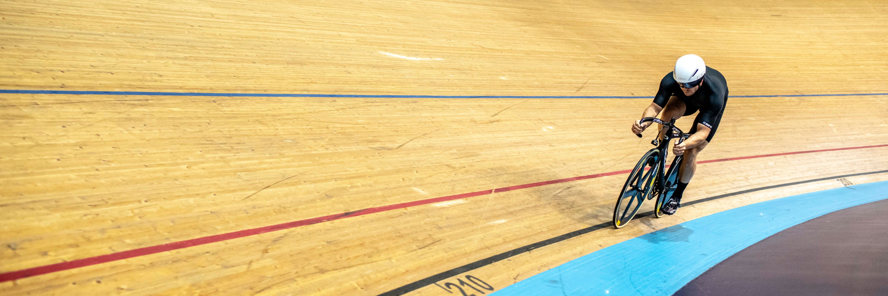 chris hoy, olympic gold medalist using aerosensor cycling system on track