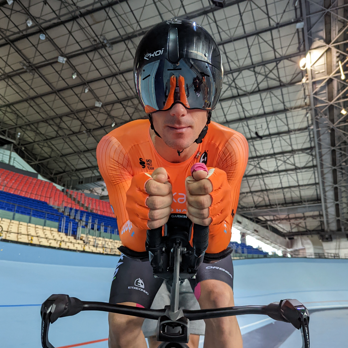 Track cycling with aerosensor for performance tracking
