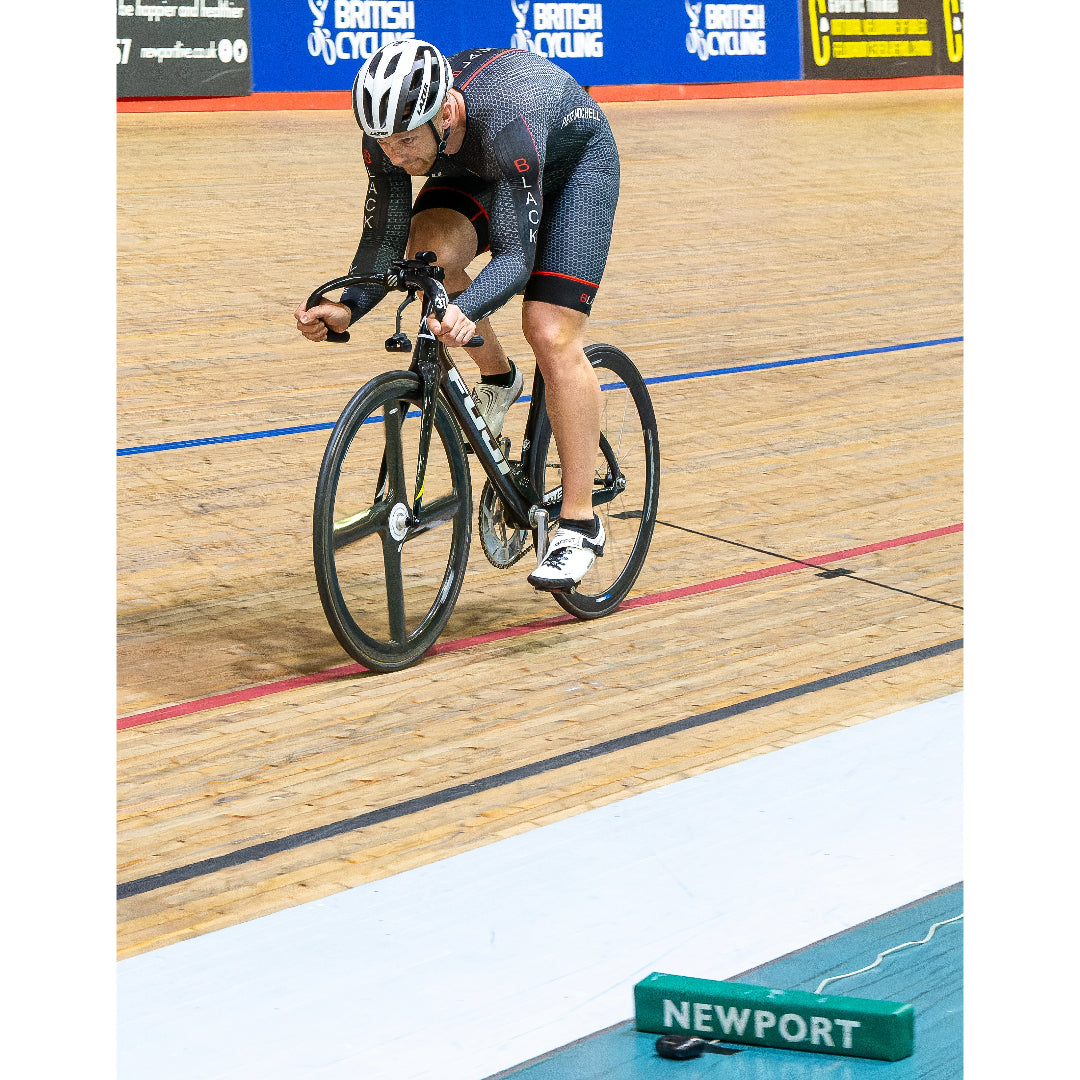 aerodrome, precise timing by a track cyclist