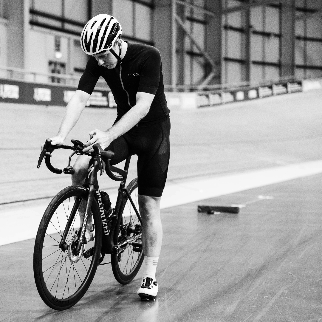 aerodynamic velodrome cyclist using aerosensor cycling system